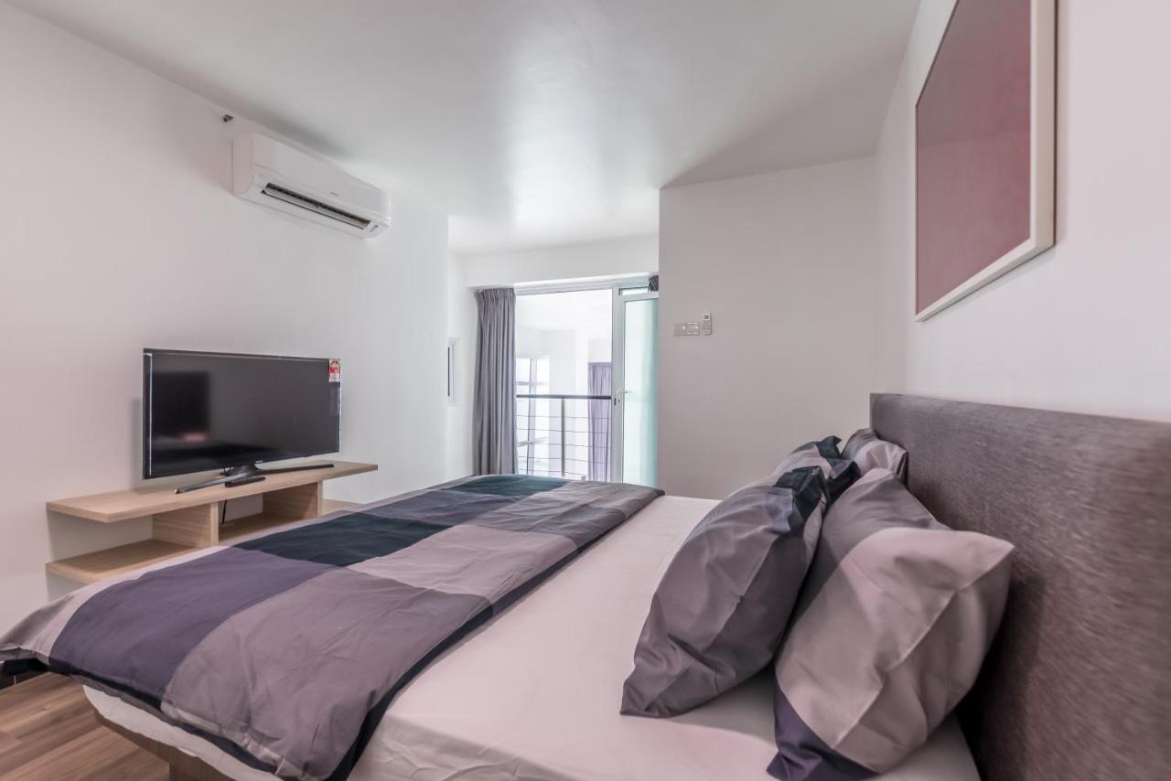 Maritime Penthouse Suite By The Sea George Town Exterior foto